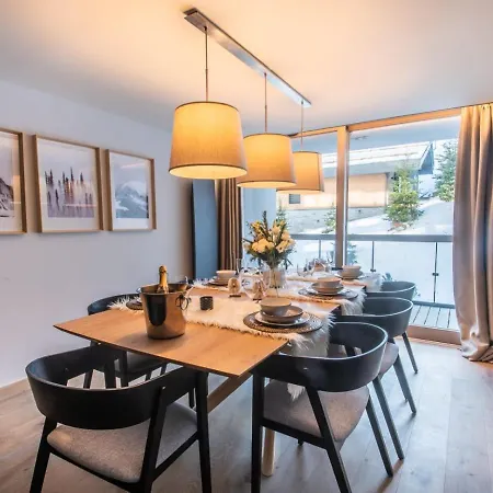 Luxueux Skis Aux Pieds, Jacuzzi Privatif * Courchevel