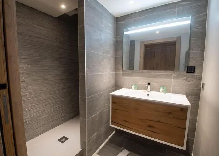 Luxueux Skis Aux Pieds, Jacuzzi Privatif شقة